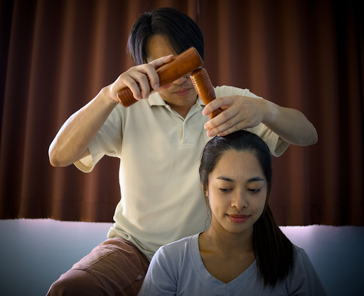 Does Scalp Massage Help Hair Growth? Benefits & How to Do It