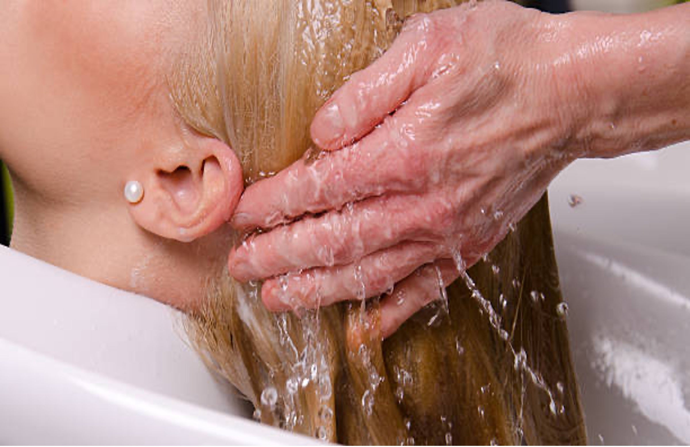Can Hard Water Cause Hair Loss: Signs & Treatment